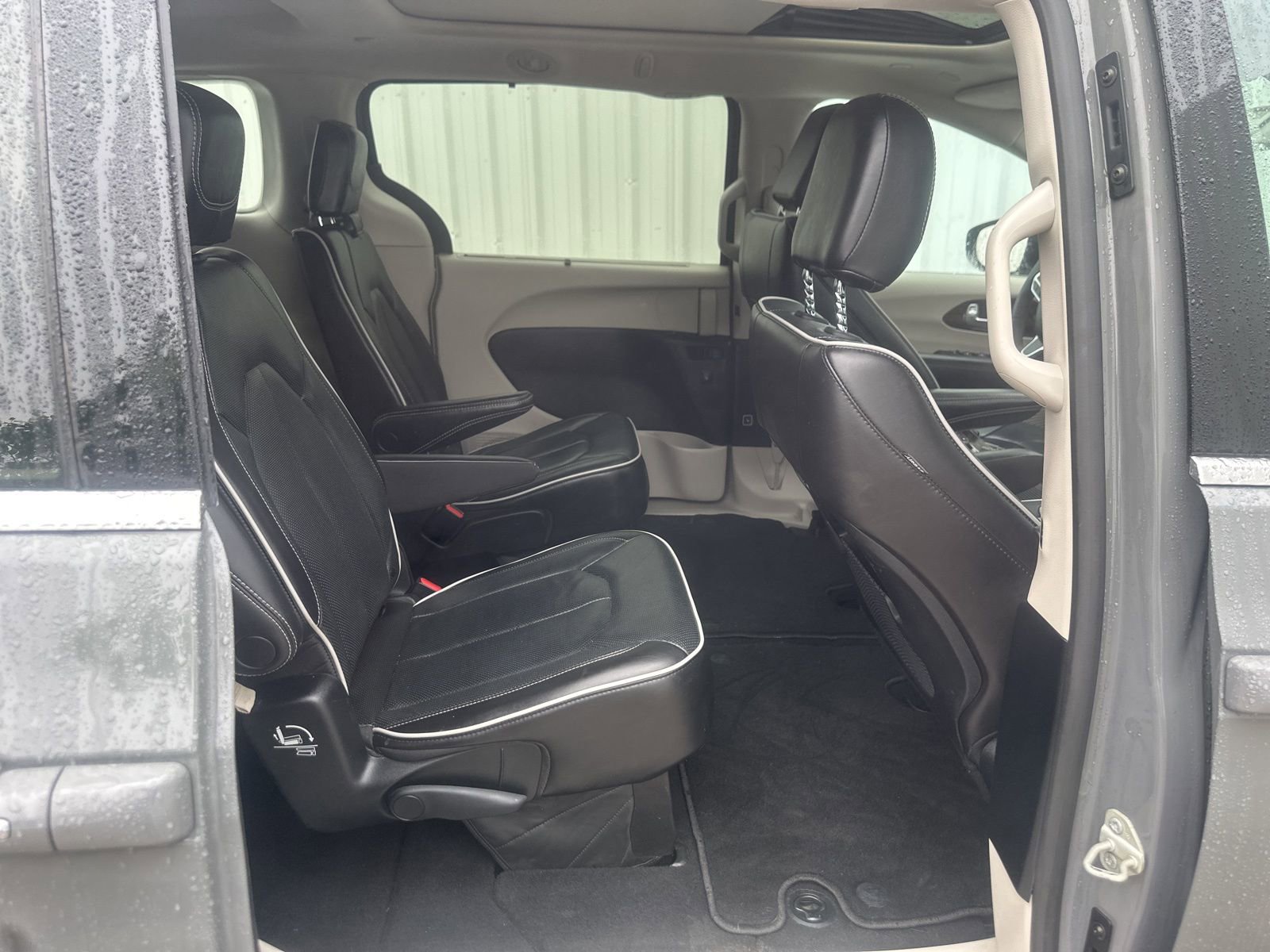 Used 2023 Chrysler Pacifica Limited FWD image 13