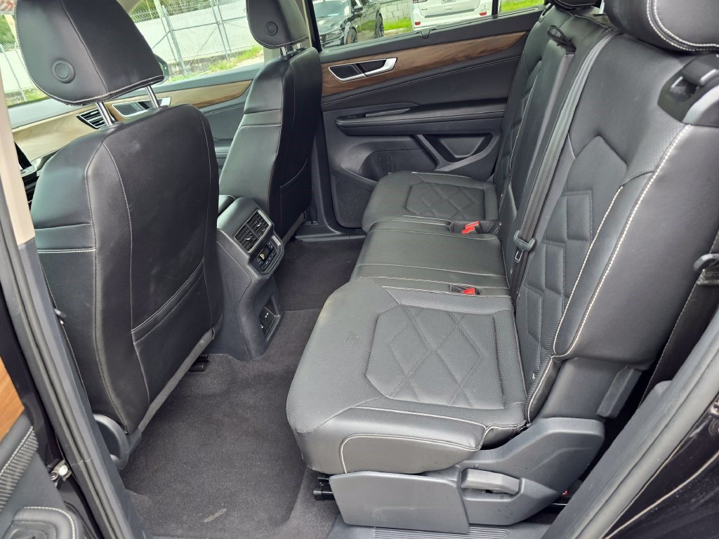 Used 2025 Volkswagen Atlas SE FWD image 29