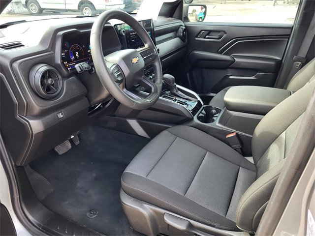 Used 2025 Chevrolet Colorado W/T image 3