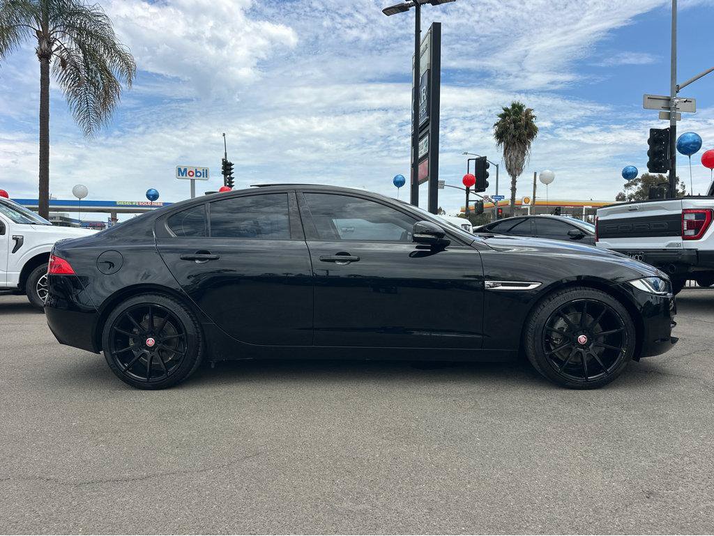 Used 2017 Jaguar XE RWD image 39