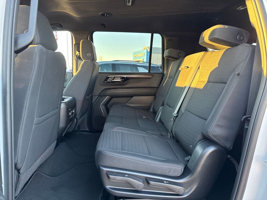 Used 2025 Chevrolet Suburban LS image 13