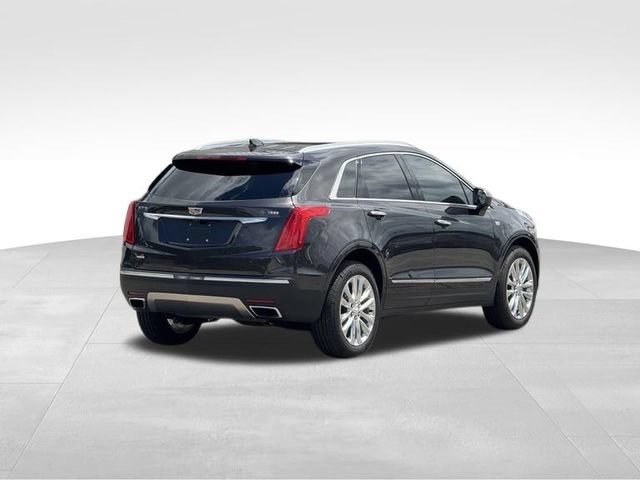 Used 2017 Cadillac XT5 Platinum w/ Driver Assist Package AWD/4WD image 4