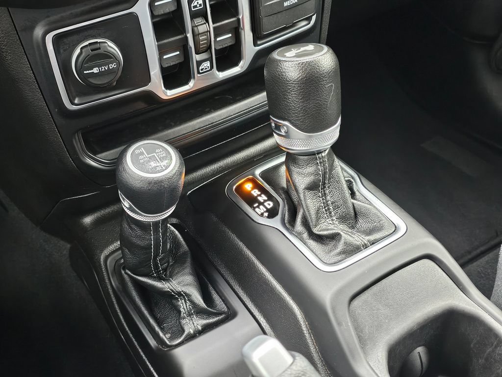 Used 2024 Jeep Wrangler Unlimited Sahara AWD/4WD image 26