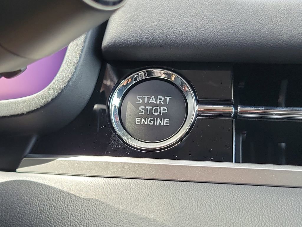 New 2025 Mitsubishi Outlander SE image 19