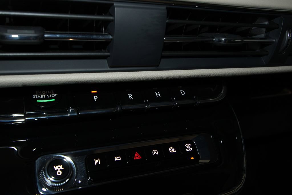 Used 2025 Lincoln Corsair AWD w/ Equipment Group 101A image 16