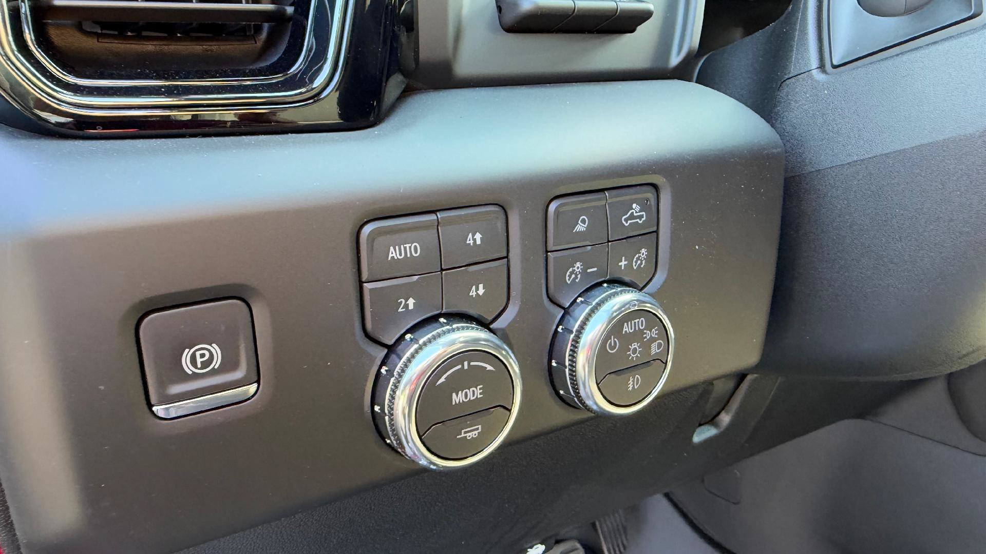 New 2026 GMC Sierra 2500 AT4 w/ AT4 Premium Plus Package AWD/4WD image 15