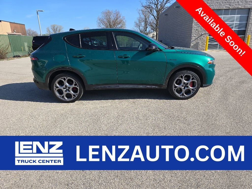 Used 2024 Alfa Romeo Tonale Veloce AWD/4WD image 1