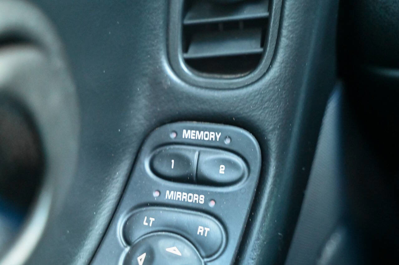 Used 2002 Chevrolet Corvette Z06 w/ Memory Pkg image 70