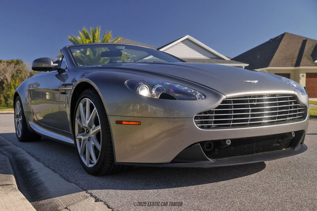 Used 2012 Aston Martin V8 Vantage Roadster image 12