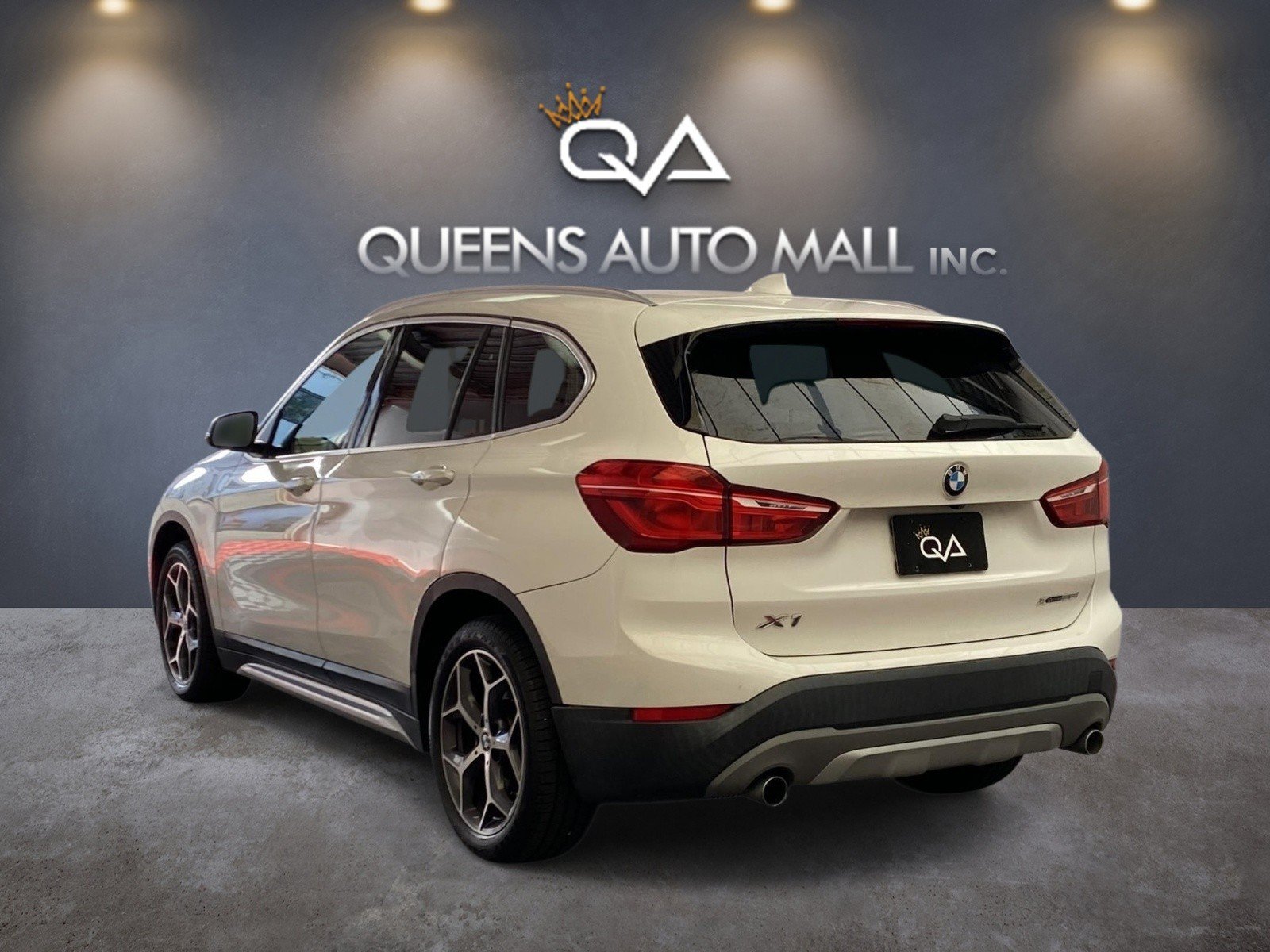 Used 2018 BMW X1 xDrive28i w/ Convenience Package AWD/4WD image 4