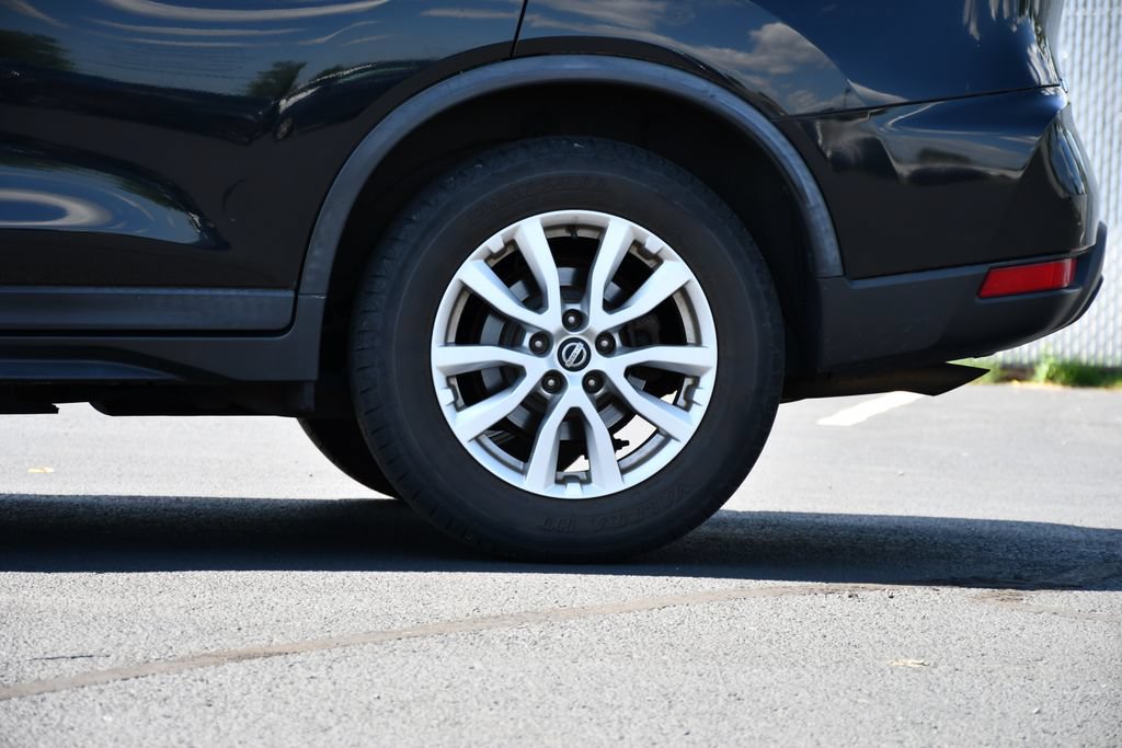Used 2018 Nissan Rogue SV FWD image 11
