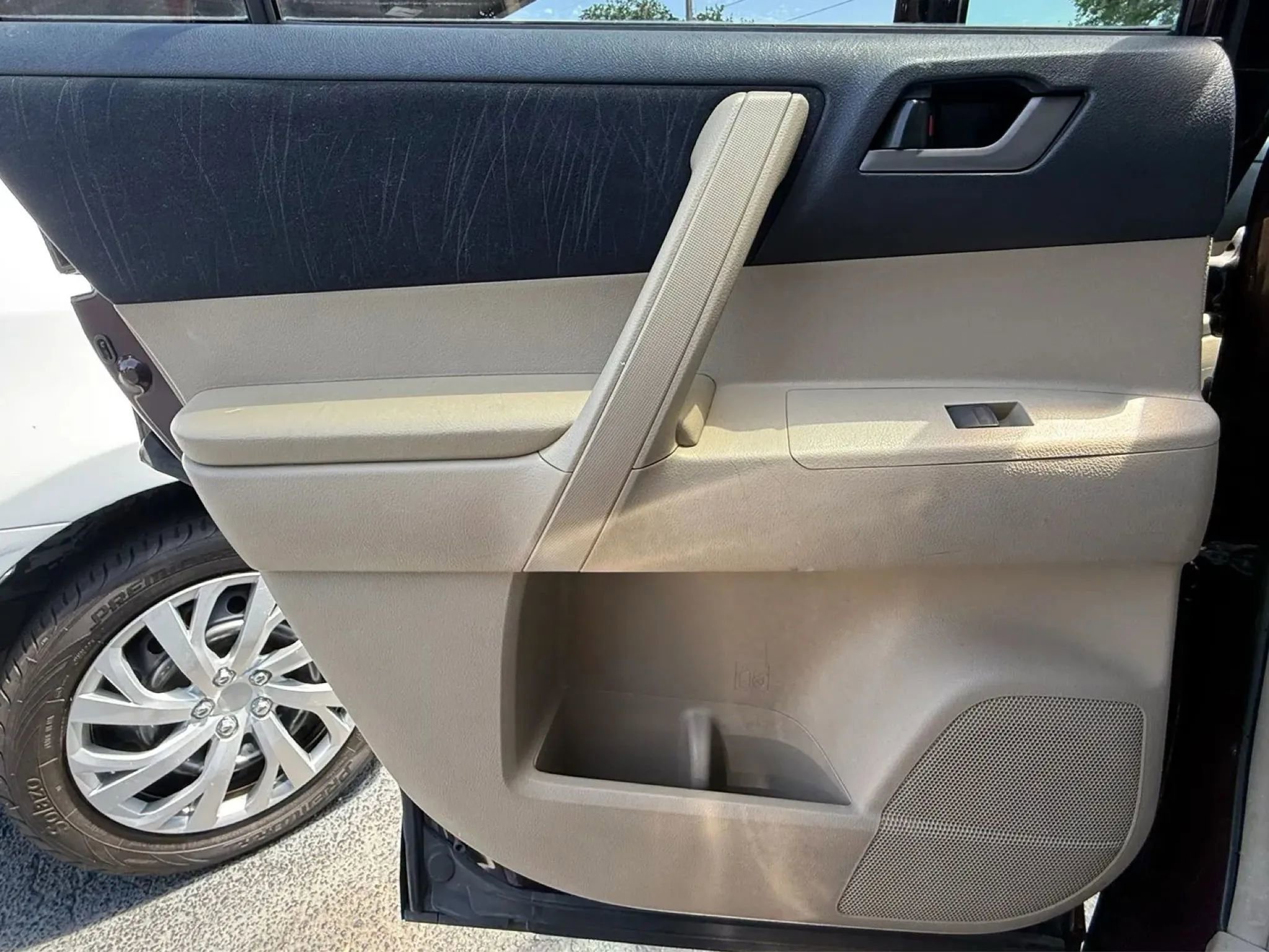 Used 2012 Toyota Highlander 4WD w/ Tech Pkg image 20