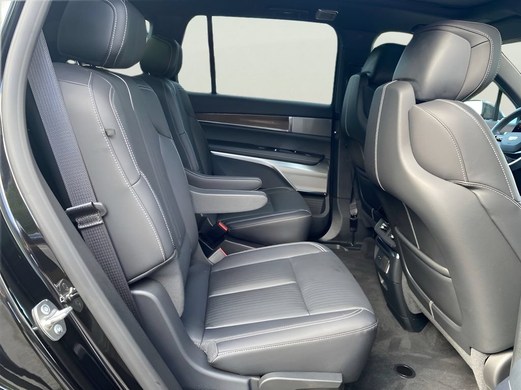 Used 2026 Cadillac Vistiq Sport w/ LPO, Floor Liner Package AWD/4WD image 17