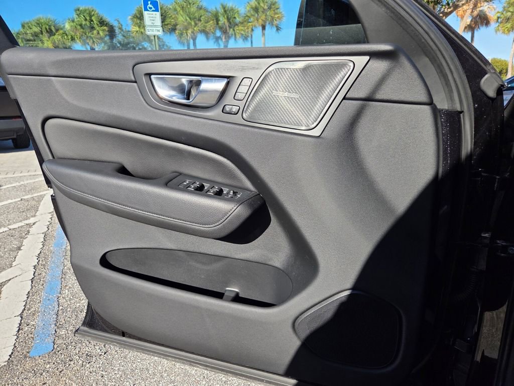 Used 2022 Volvo XC60 T8 Inscription Expression w/ Advanced Package image 32