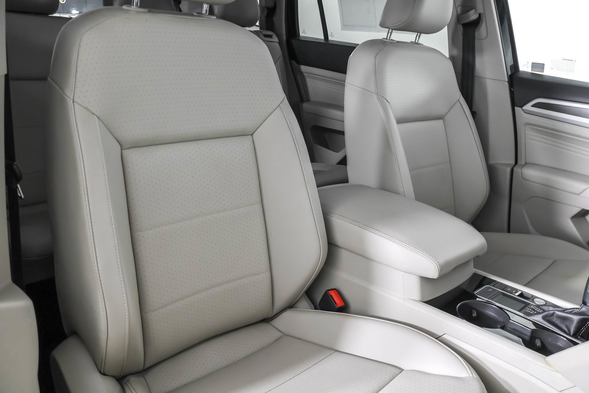 Used 2022 Volkswagen Atlas SE w/ Black Wheel Package image 47