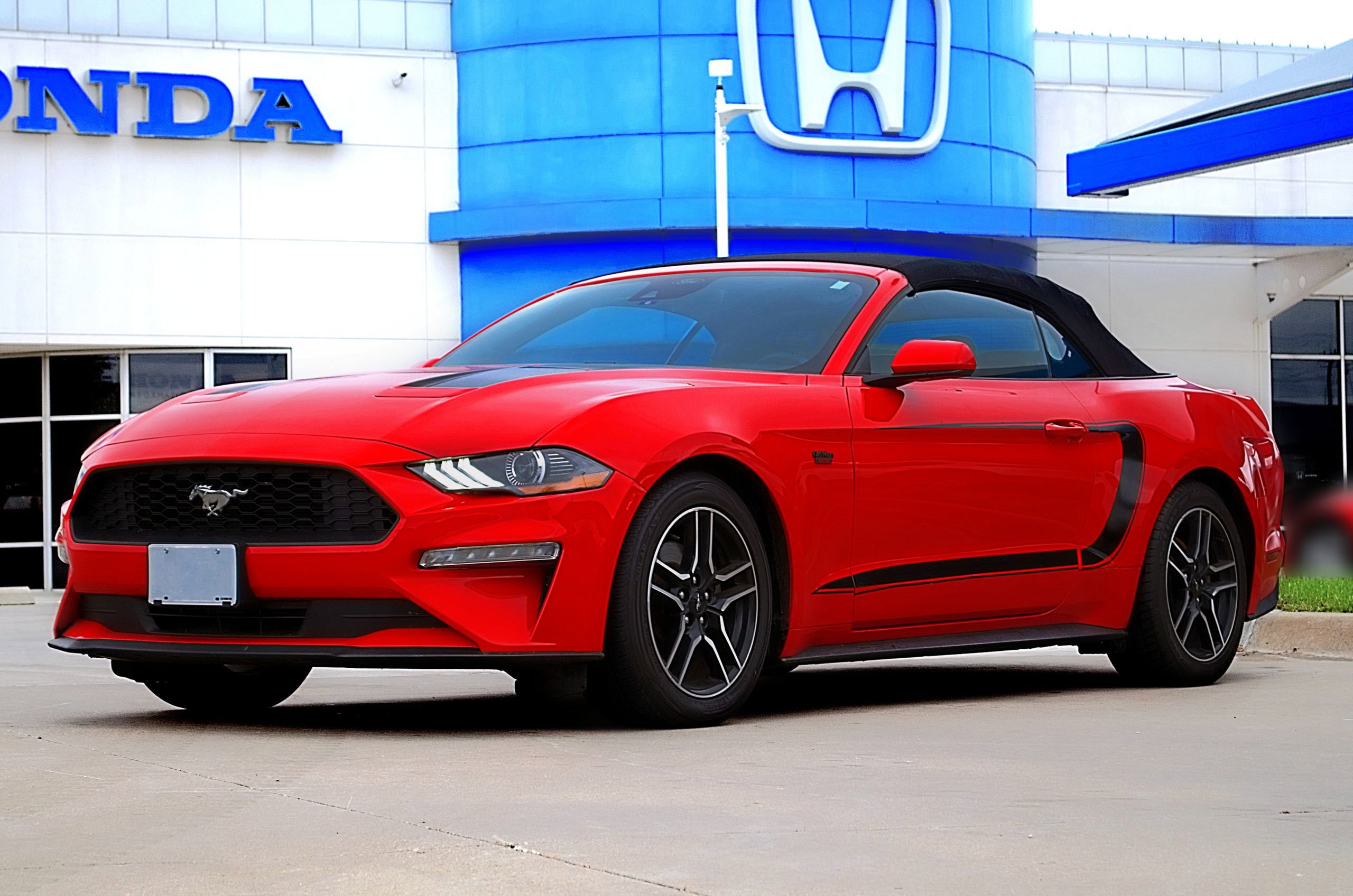 Used 2022 Ford Mustang Premium RWD image 1