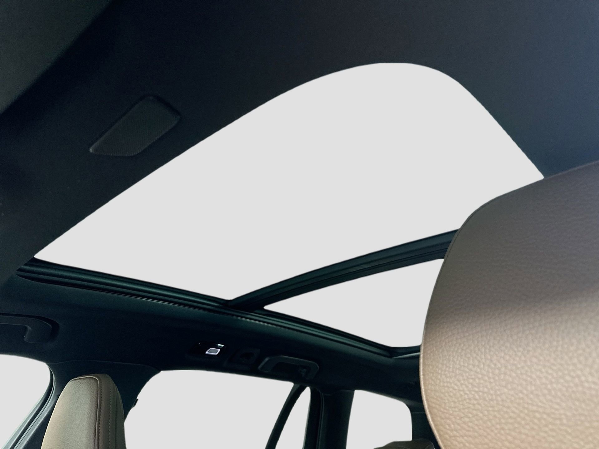 New 2026 Volvo V60 B5 Cross Country Plus w/ Protection Package Premier image 20