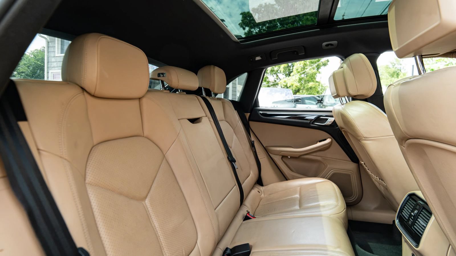 Used 2019 Porsche Macan AWD/4WD image 17