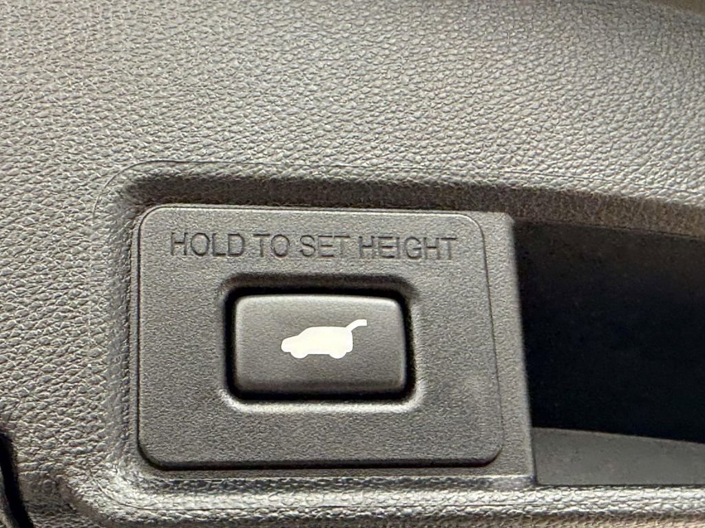 Certified 2025 Acura RDX SH-AWD image 9