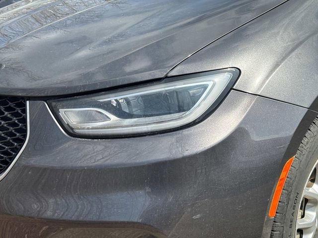 Used 2023 Chrysler Pacifica Touring-L image 10