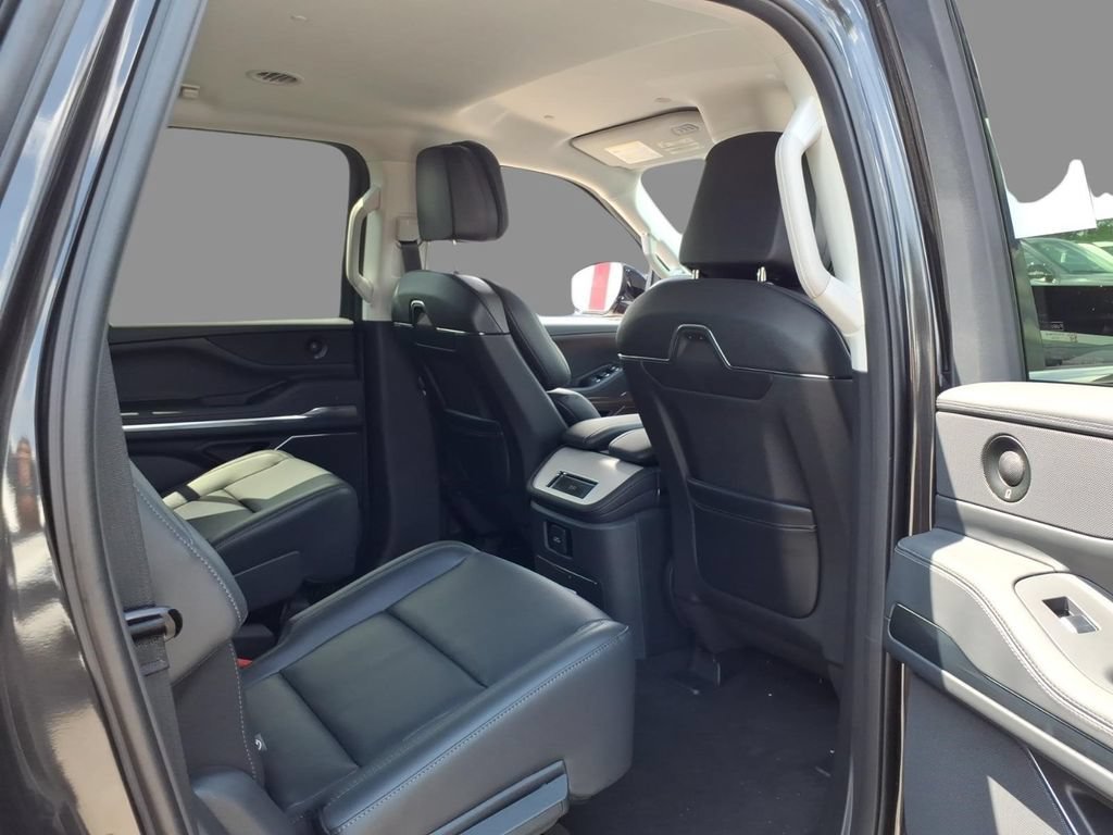New 2027 Lincoln Navigator L Premier AWD/4WD image 9
