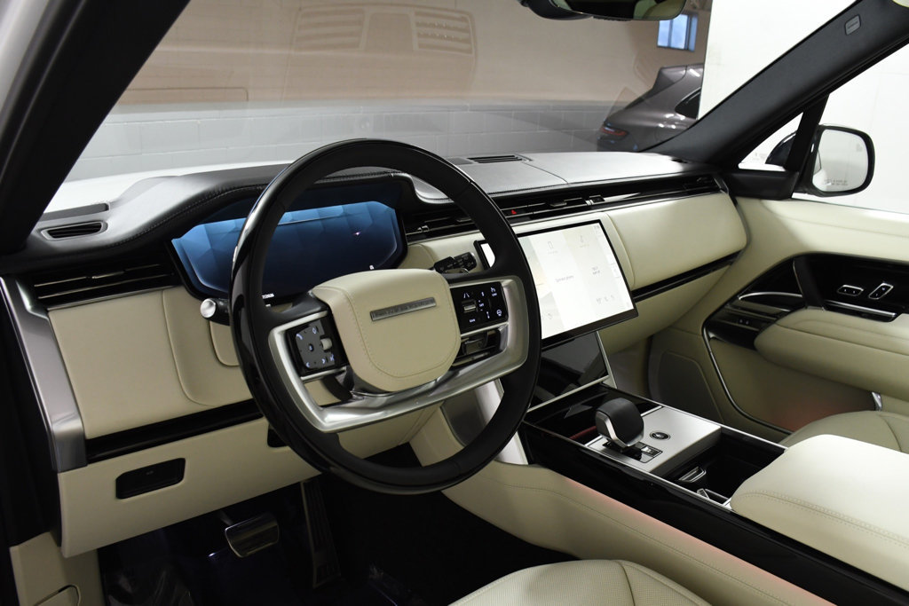 Used 2026 Land Rover Range Rover SE AWD/4WD image 12