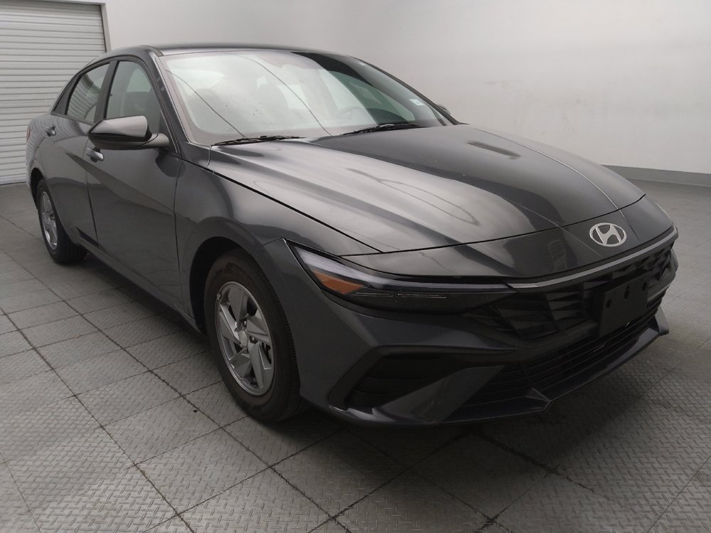 Used 2025 Hyundai Elantra SE w/ Cargo Package FWD image 13