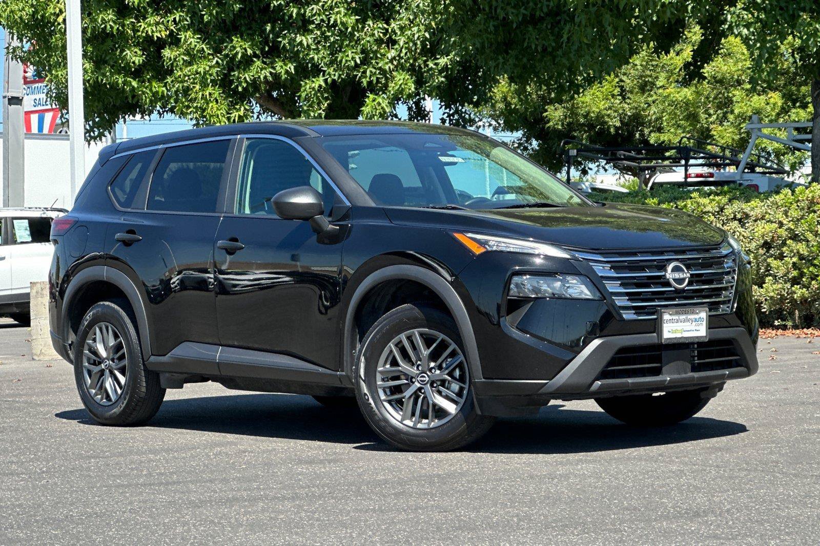 Certified 2024 Nissan Rogue S FWD image 1