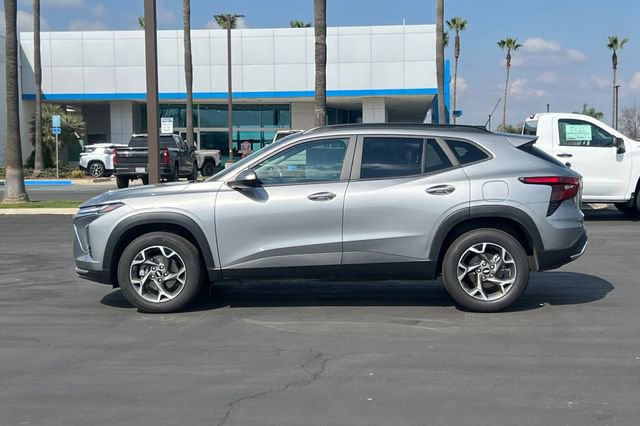 Used 2025 Chevrolet Trax LT w/ LT Convenience Package image 7