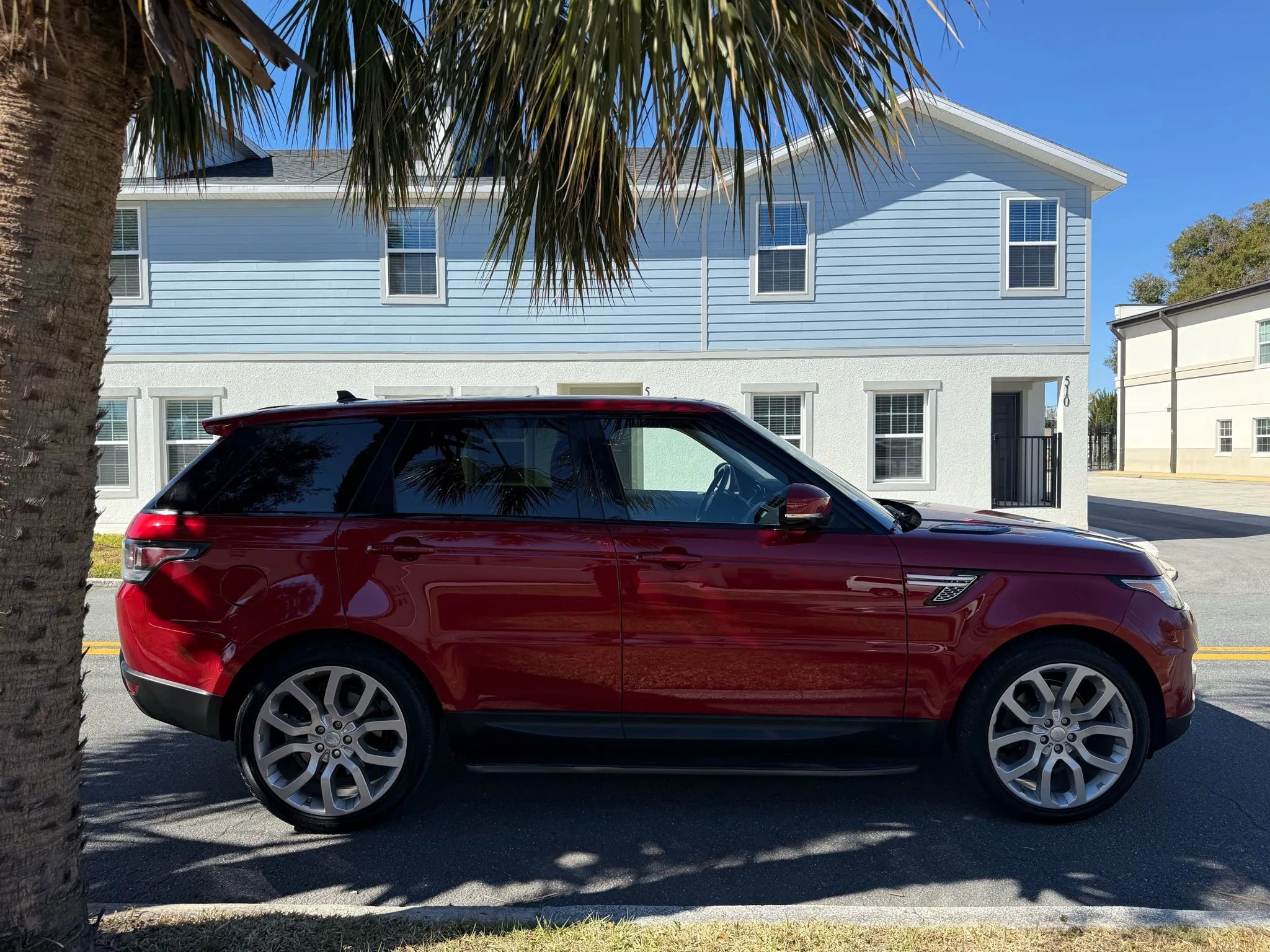 Used 2016 Land Rover Range Rover Sport HSE image 4