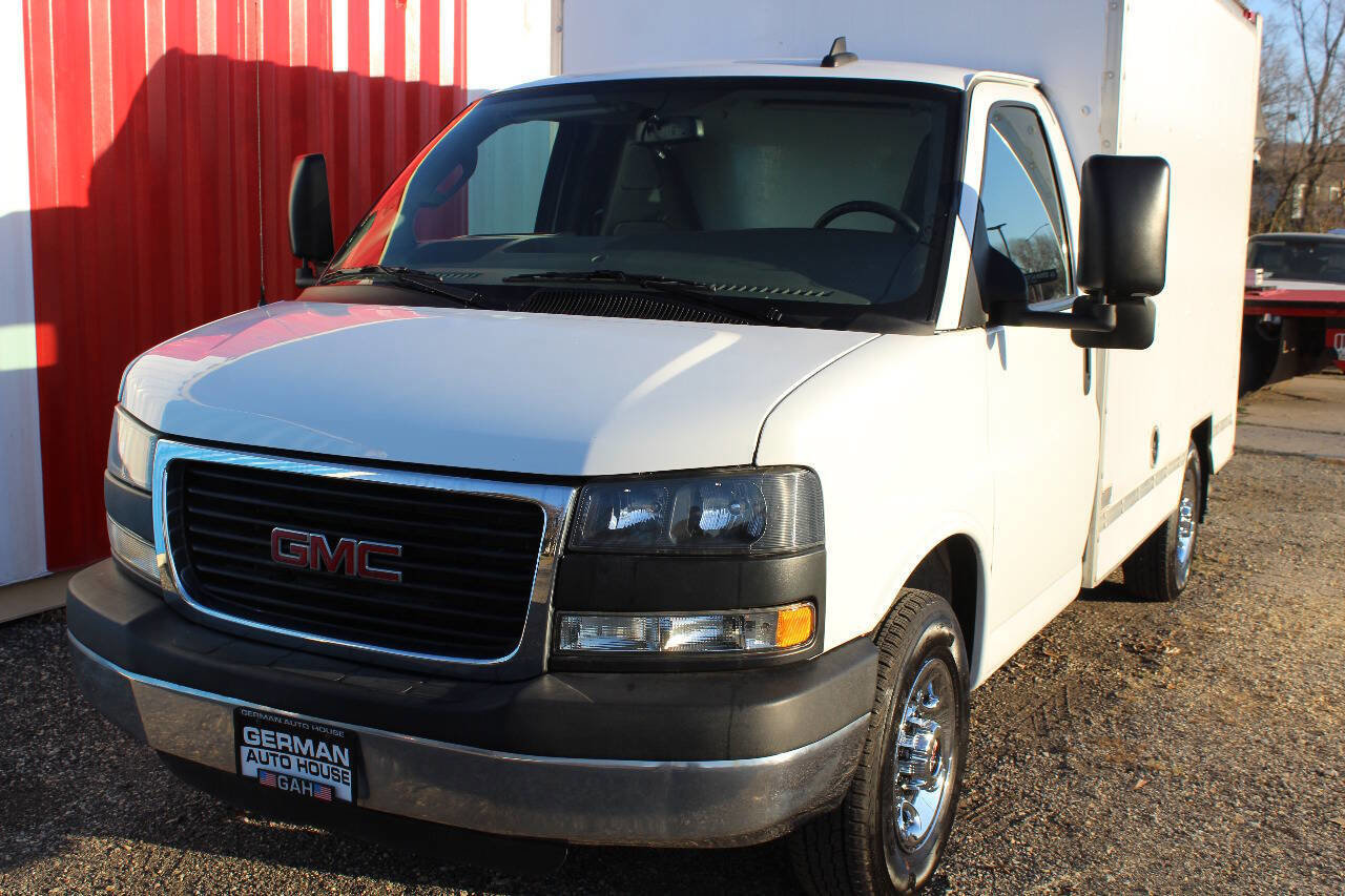 Used 2023 GMC Savana 3500 RWD image 2