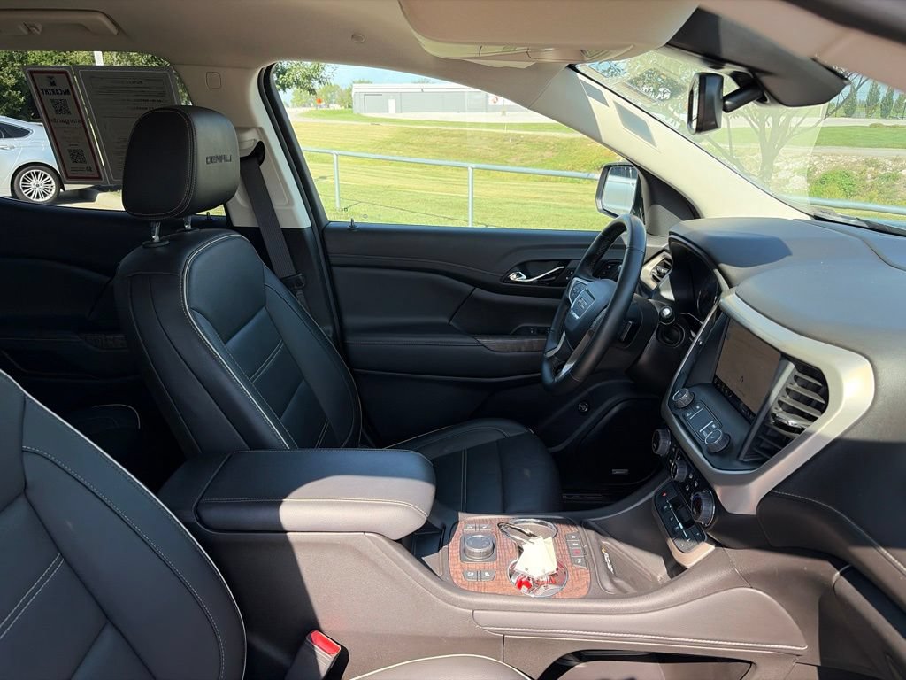 Used 2023 GMC Acadia Denali AWD/4WD image 29