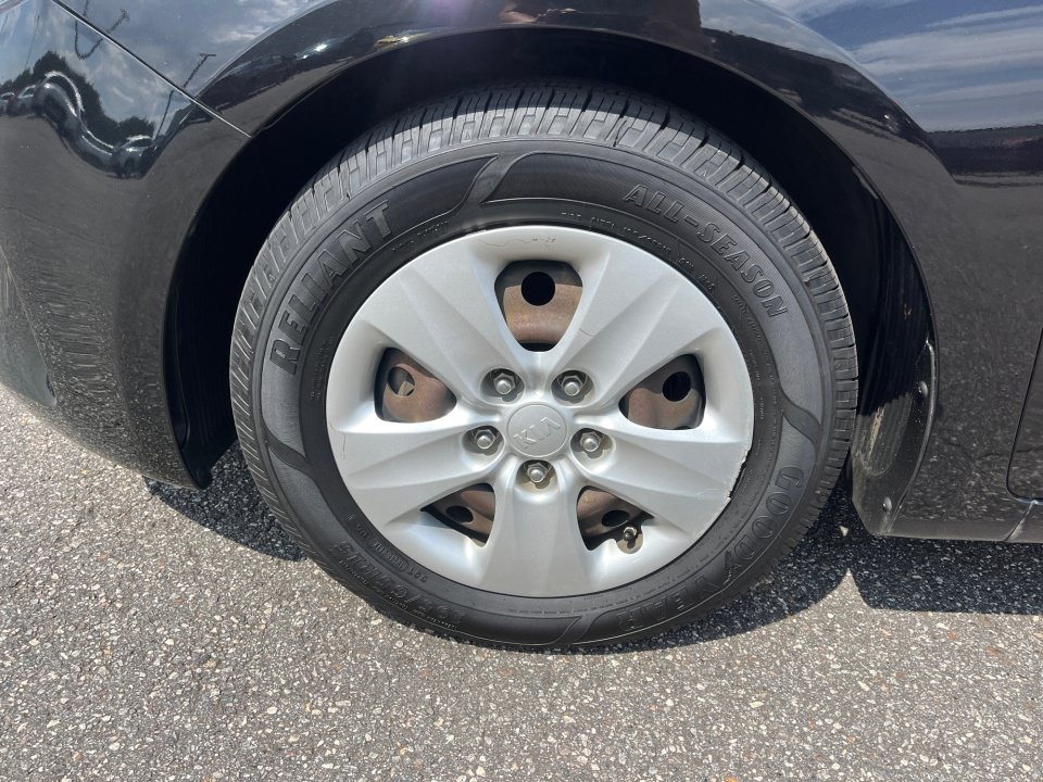 Used 2017 Kia Forte LX FWD image 28