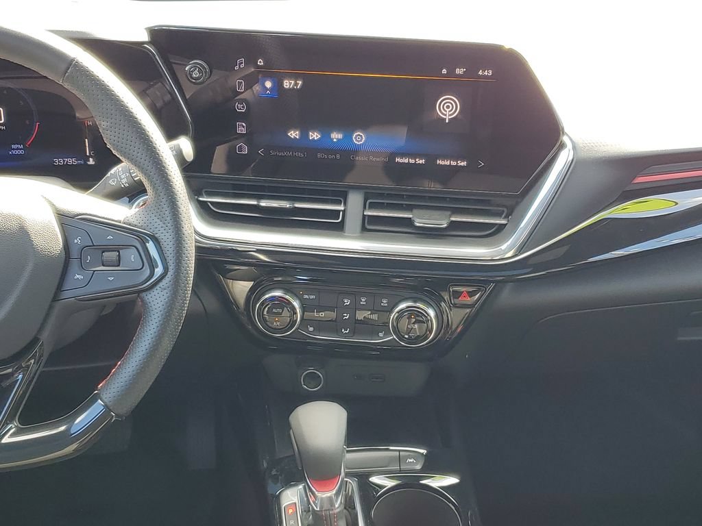Used 2024 Chevrolet Trax RS w/ Sunroof Package FWD image 28