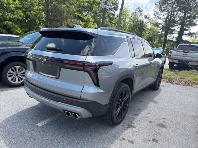Used 2025 Chevrolet Traverse LT FWD image 16