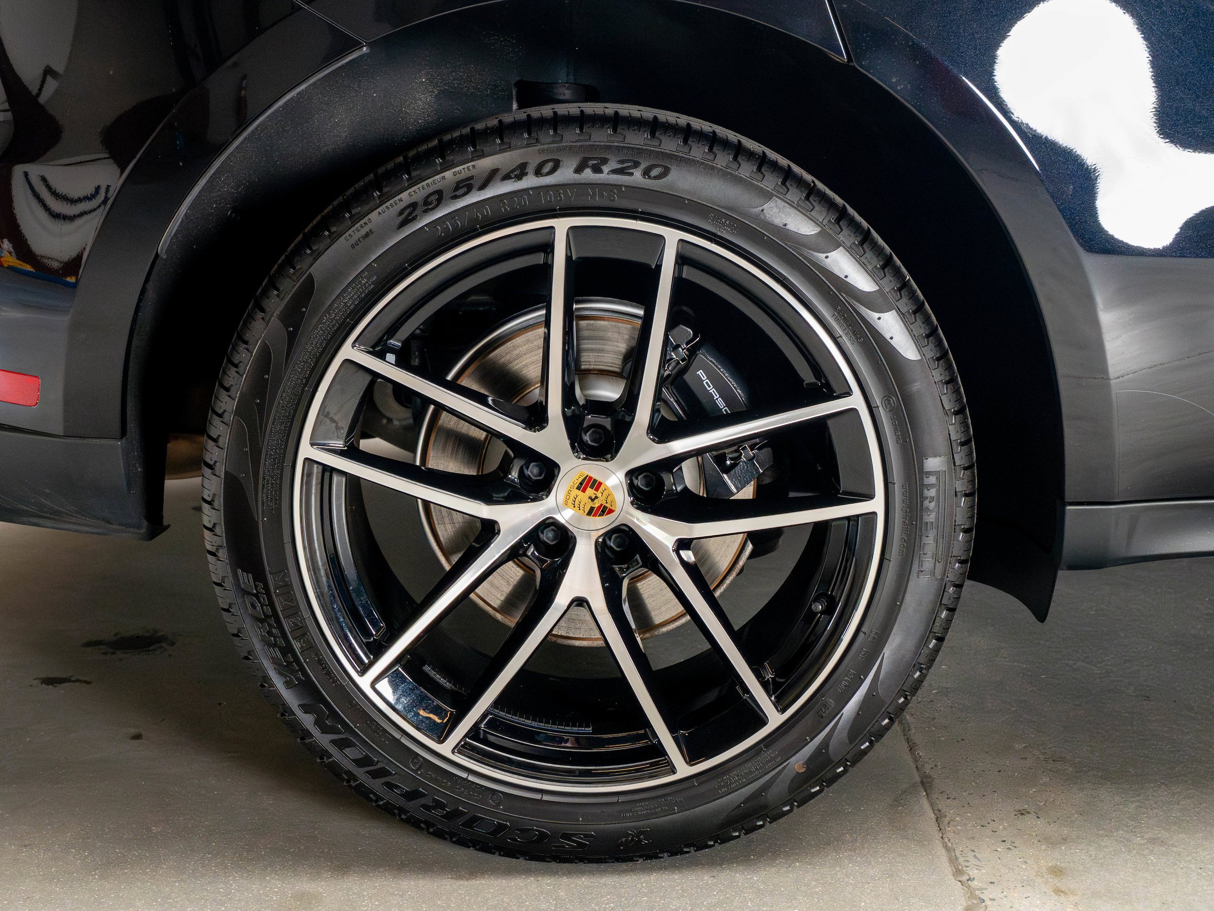 Certified 2025 Porsche Macan AWD/4WD image 18