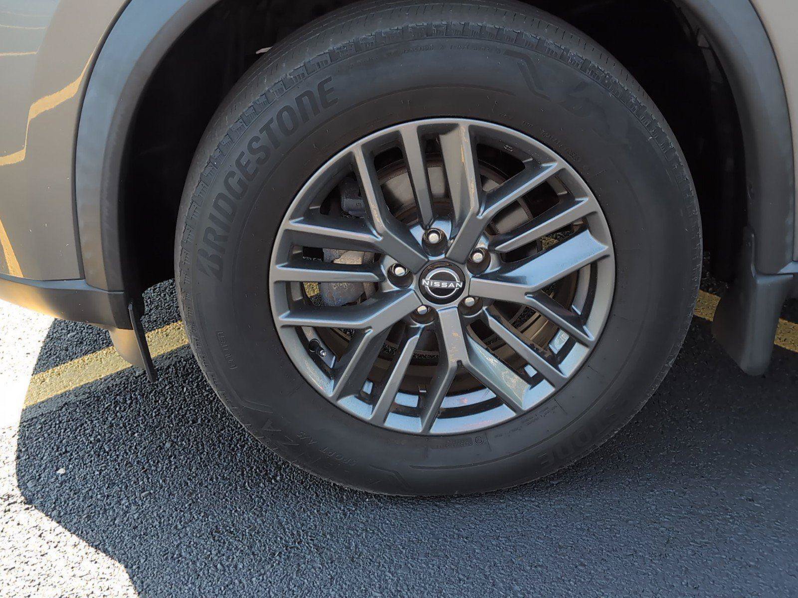 Used 2023 Nissan Rogue S FWD image 11