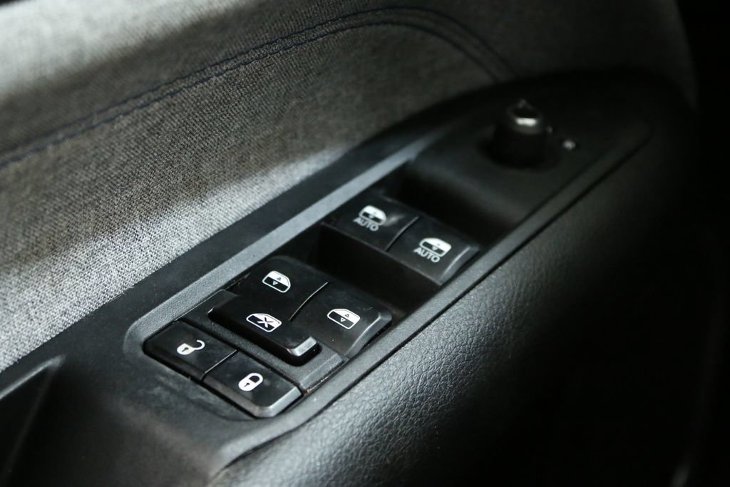Used 2023 Jeep Compass Latitude w/ Convenience Group AWD/4WD image 26