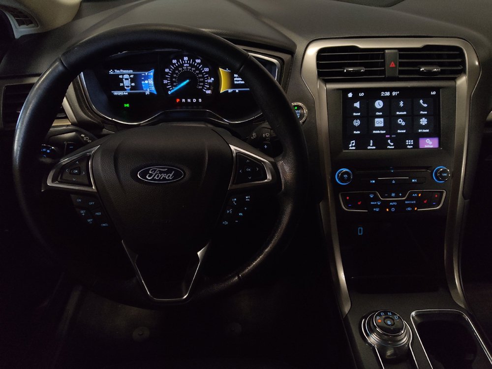Used 2018 Ford Fusion SE w/ Fusion SE Technology Package FWD image 22