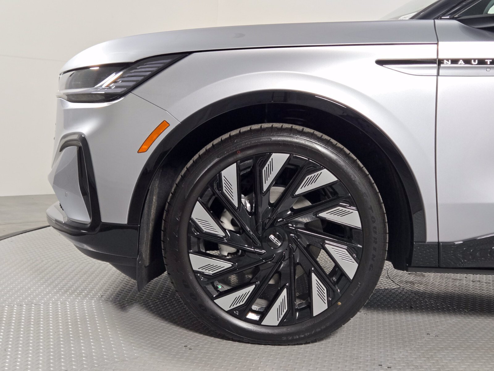New 2026 Lincoln Nautilus Reserve AWD/4WD image 11