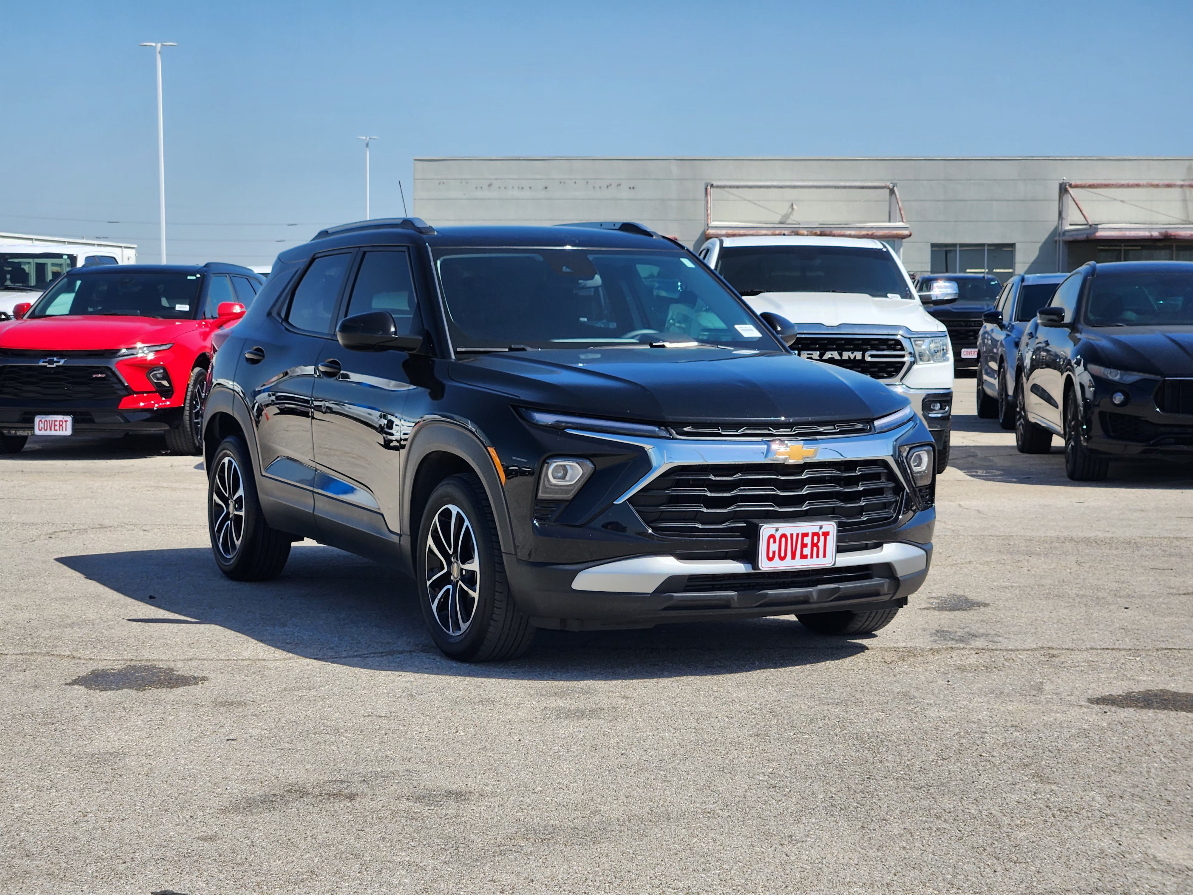 Used 2024 Chevrolet TrailBlazer LT w/ Driver Confidence Package FWD image 3