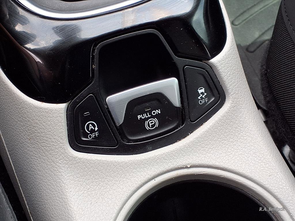 Used 2018 Jeep Compass Limited w/ Navigation Group image 18