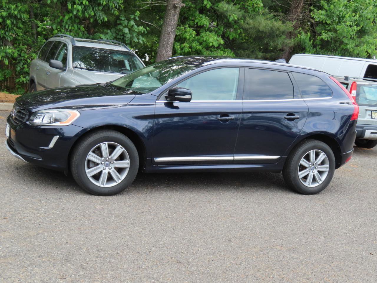 Used 2017 Volvo XC60 T5 Inscription w/ Advanced Package AWD/4WD image 2