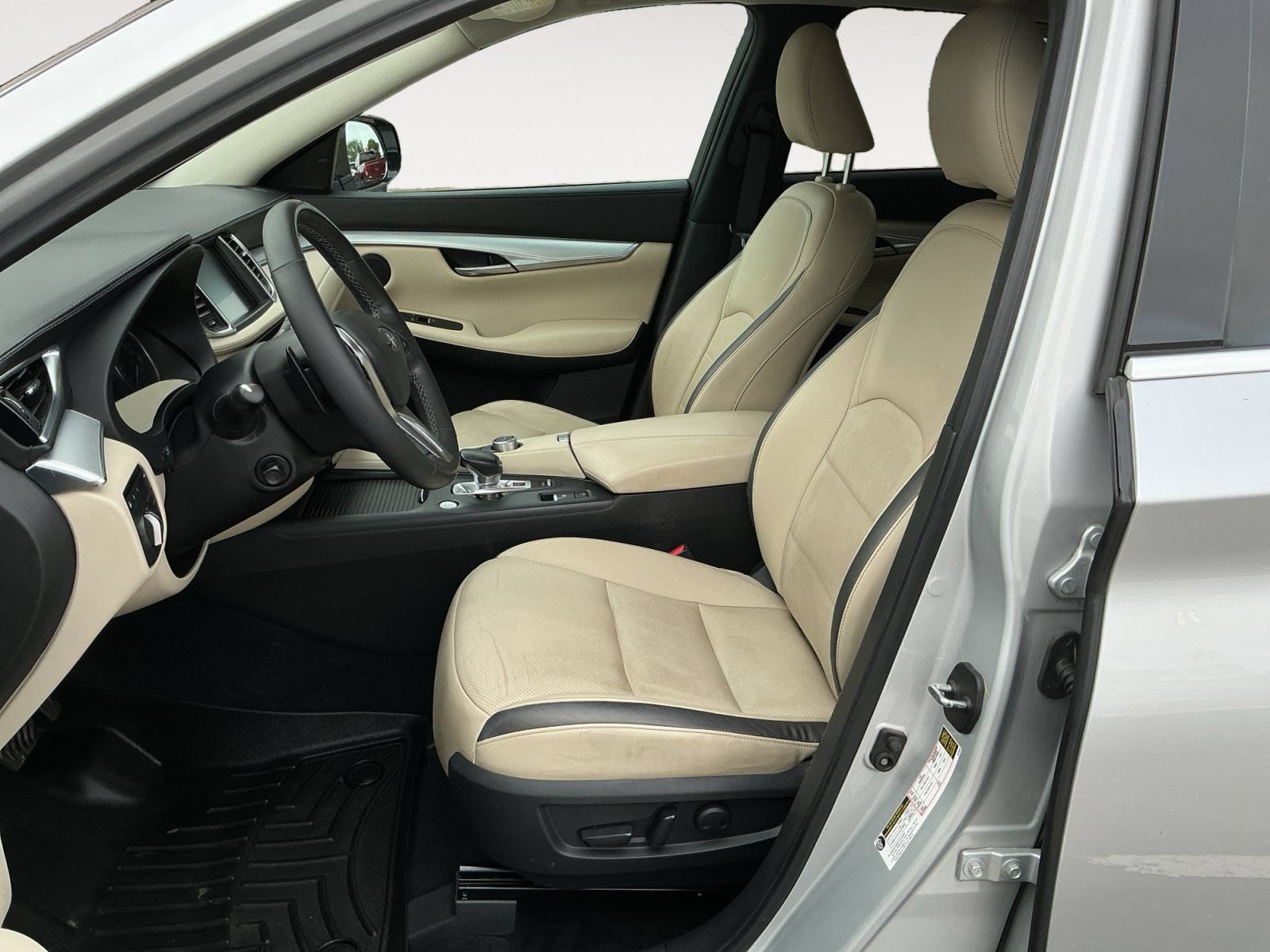 Used 2019 INFINITI QX50 Essential w/ Proactive Package AWD/4WD image 9