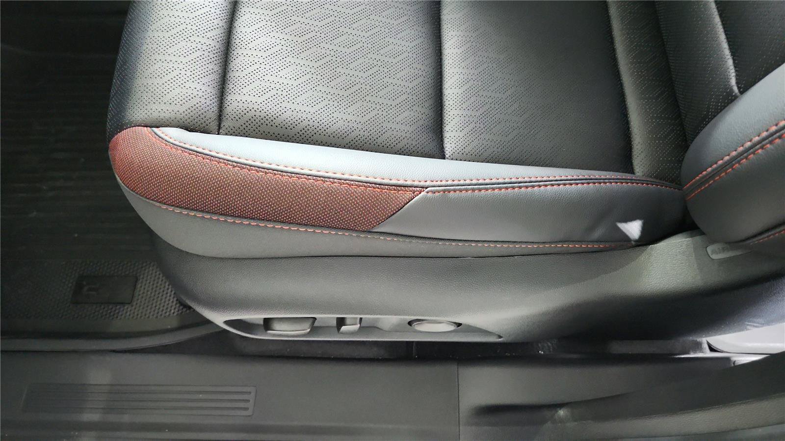 New 2027 Chevrolet Equinox RS w/ Safety and Technology Package AWD/4WD image 18