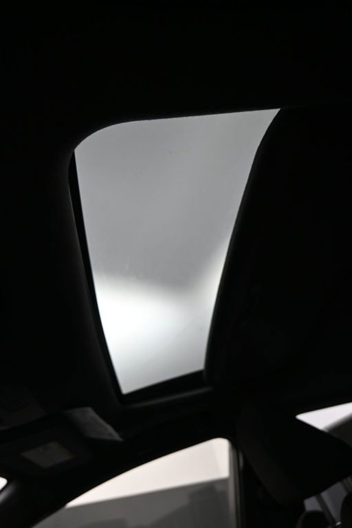 Certified 2022 Toyota Corolla SE w/ SE Premium Package image 18