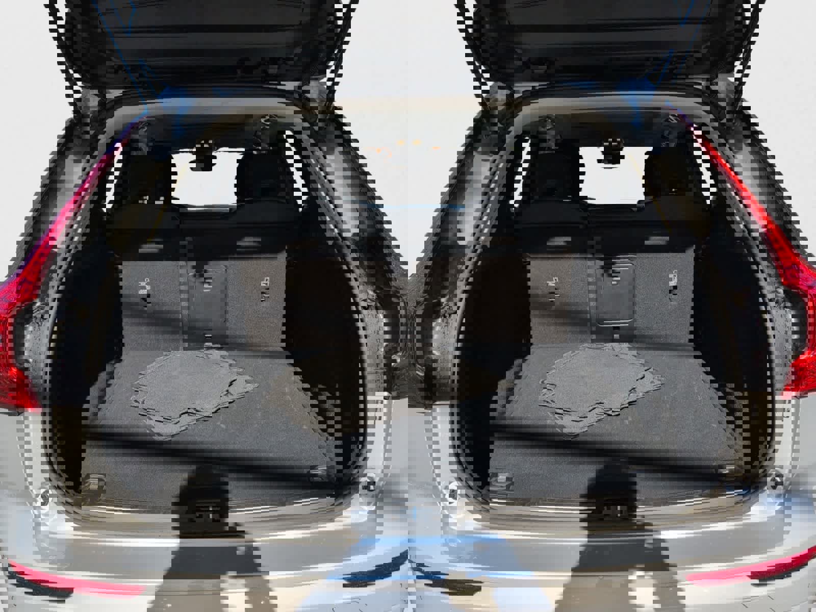 Used 2025 Volvo XC60 B5 Plus image 18