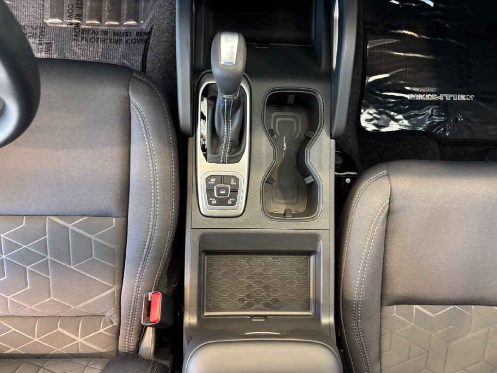 New 2026 Nissan Frontier SV w/ Tow Package AWD/4WD image 18