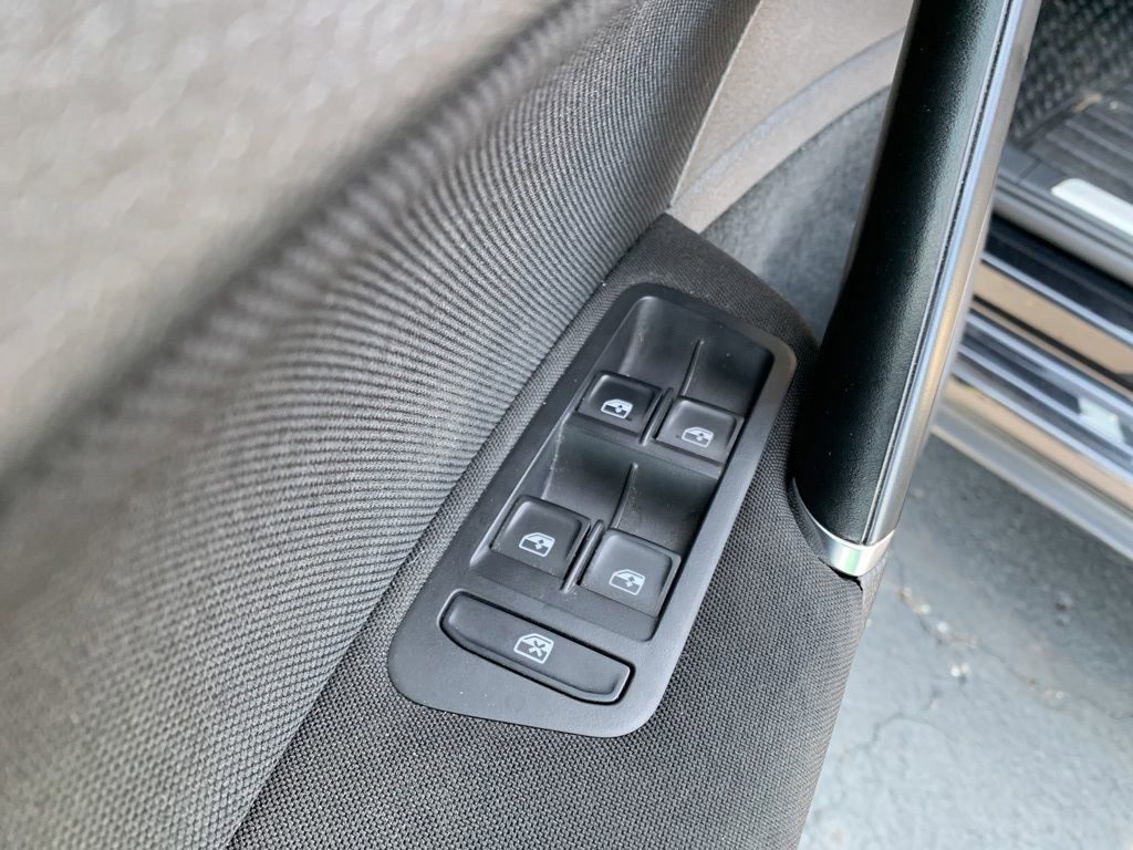 Used 2018 Volkswagen GTI SE FWD image 22