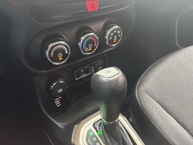 Used 2017 Jeep Renegade Latitude image 21